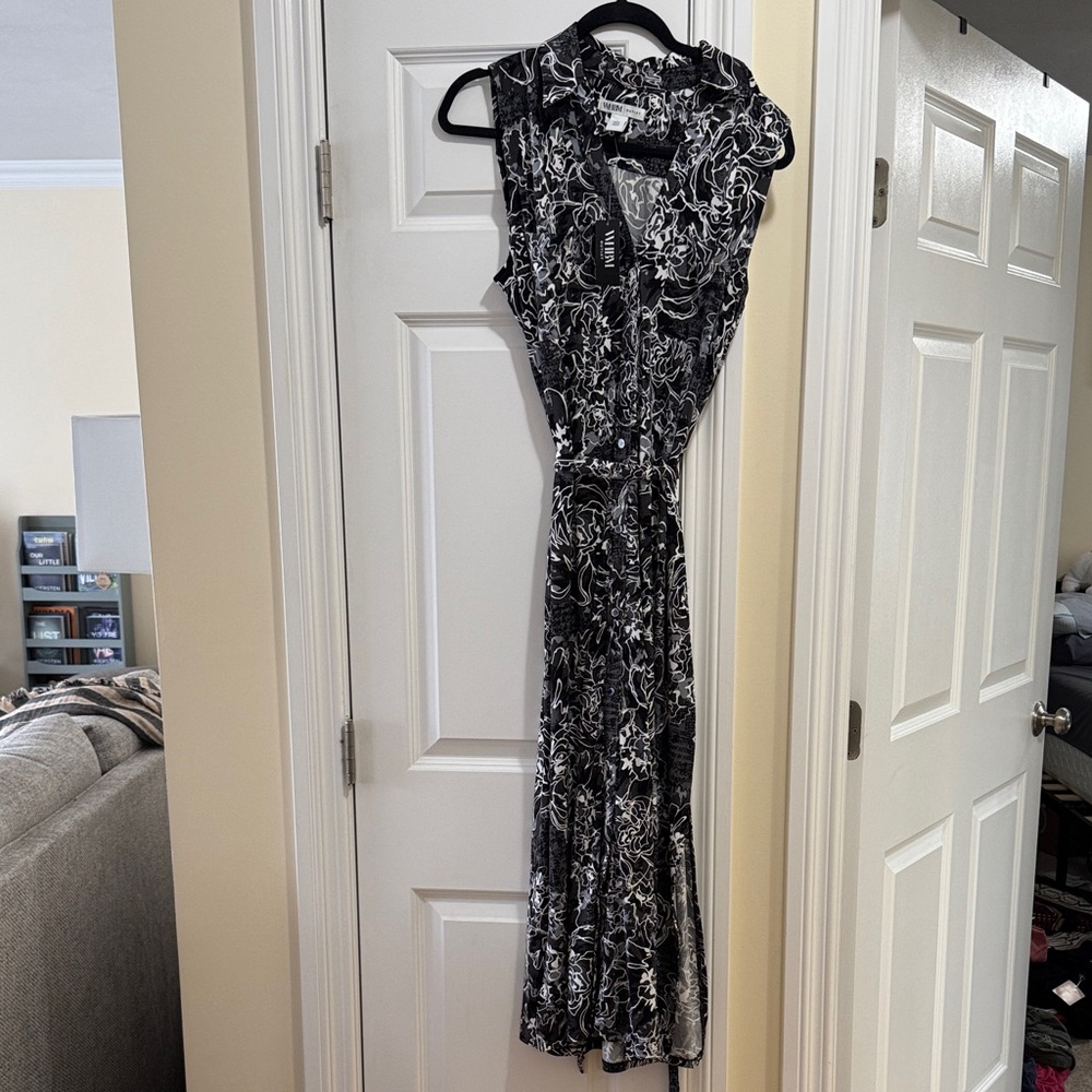 WHBM NWT Black and White Women's Dress
